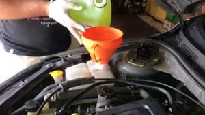 purge liquide de refroidissement Mazda 3 BK 1.6 105.( coolant change )