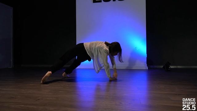 Contemporary by Renata Farhutdinova || Dance Studio 25.5 смотреть онлайн