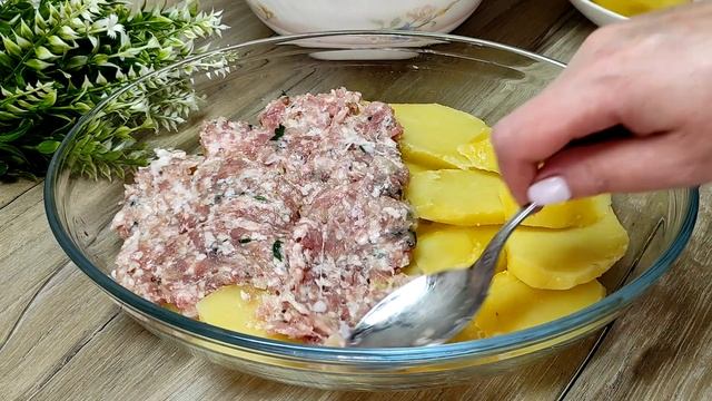 Быстрое и простое в приготовлении блюдо. Все ингредиенты сложила в форму, запекла в духовке и готов