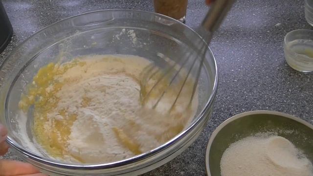 Шарлотка  Вкусная шарлотка с квашеной капустой