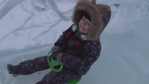 Влог Макс катается с горки. Кормим снегирей - Детский канал Max Show for Kids