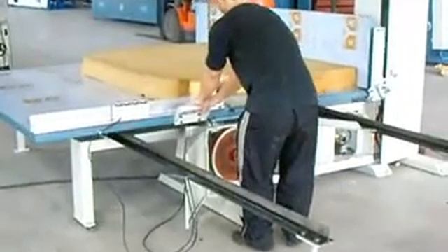 Машина для нарезки поролона (вертикального типа) смотреть онлайн