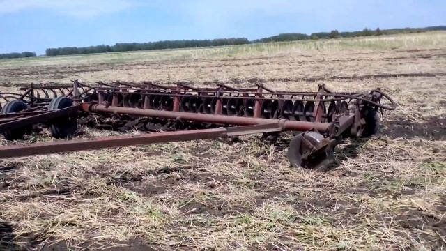 Дт-75 на колёсах, лущение! Обработка пара! смотреть онлайн