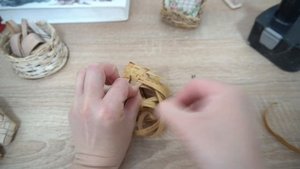 Плетем сувенирные лапоточки из бересты вместе. Подробный мастер-класс