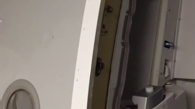 Возможно ли открыть двери самолёта в воздухе? смотреть онлайн