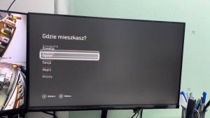 Xbox series S, при первом включении польский язык и просит обновление