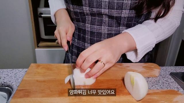 집밥브이로그) 슈퍼에서 빠는 빵의 대변신(Feat.꿀호떡) | 로제떡볶이, 떡볶이먹방, 꿀호떡, 야채튀김, 꼬마김밥, 치즈떡볶이, 딸기라떼 | 슈퍼빵 신분상승 요리브이로그(ENG