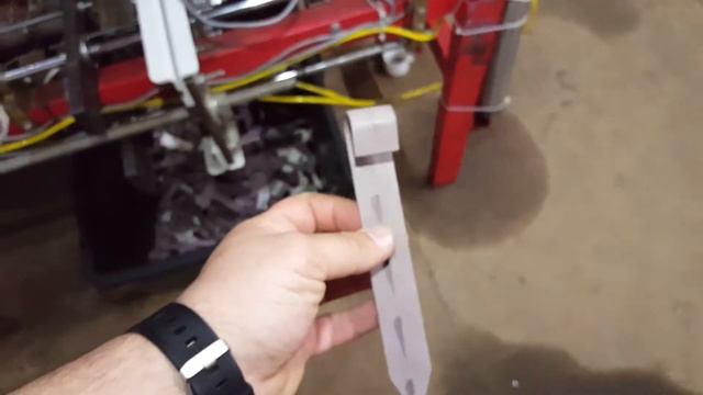 Закончилось сырьё, станок автоматически остановил работу. смотреть онлайн