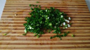 Заливной пирог с яйцом и зелёным луком