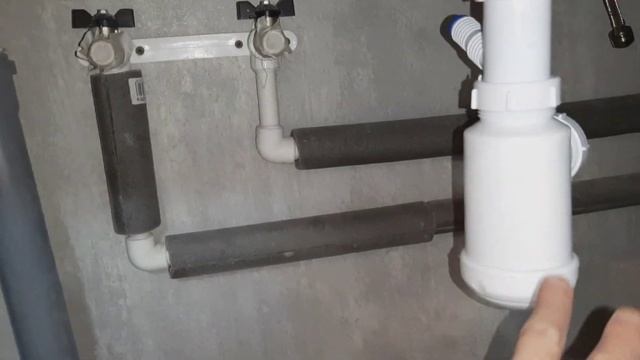 Установка смесителя на кухне в каменную мойку.  Выбивание отверстия.