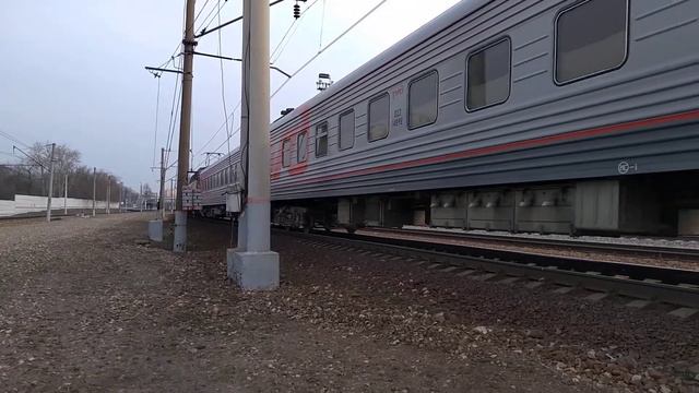 ЧС7-084 с пассажирским составом следует у ст. Кубанская (Люблино.) смотреть онлайн