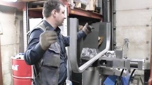 Дорновая гибка профильной трубы на полуавтоматическом трубогибе MASTER во время приемки и обучения