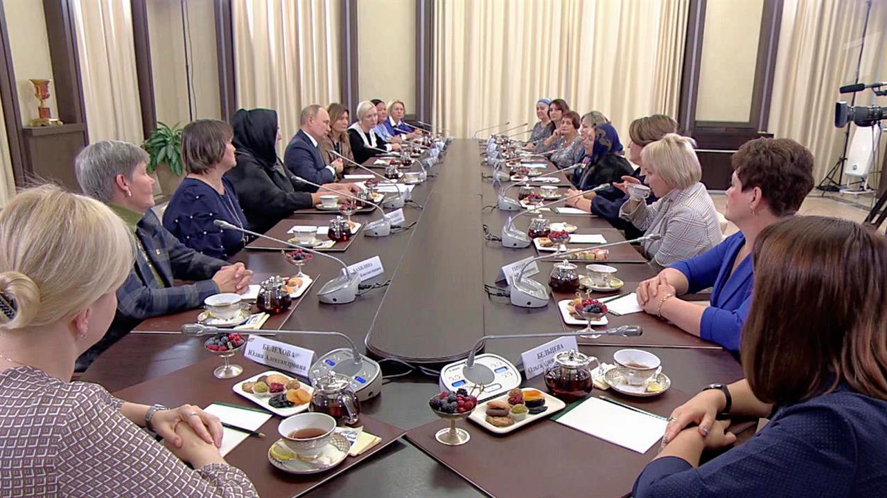 Новые кадры встречи Владимира Путина с матерями участников спецоперации