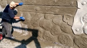 оформление  цоколя дома, декоративный камень  из  арт  бетона,  дом  рыбака.