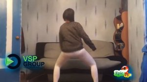 Натанцевалось. Порвала попу.