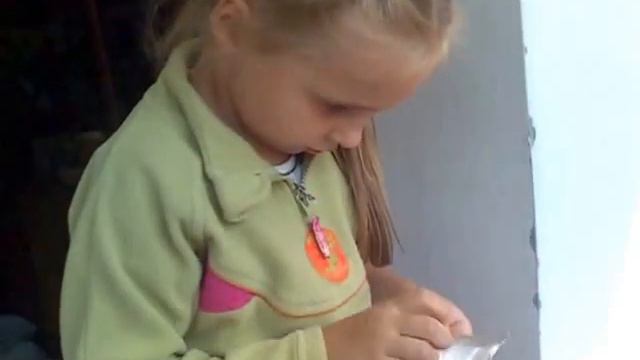 Внучка лечит своего дедушку.:))