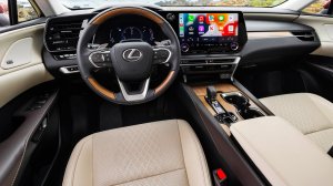 2023 Lexus RX ИНТЕРЬЕР  Высокотехнологичный роскошный внедорожник среднего размера.