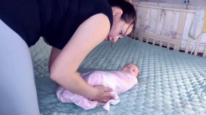 КАК пеленать РЕБЕНКА? ВСЕ плюсы И минусы ПЕЛЕНАНИЯ. До какого ВОЗРАСТА пеленать НОВОРОЖДЕННОГО?