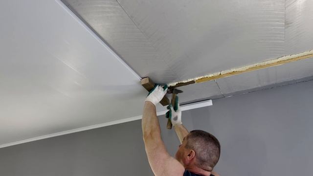 Делаю гараж своей мечты. Монтаж ПВХ потолка своими руками. смотреть онлайн