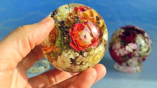 Шары из эпоксидной смолы с настоящими цветами внутри