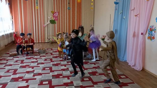 Спектакль по мотивам сказки К. Чуковского "Муха-Цокотуха" смотреть онлайн