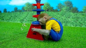 KiKi Monkey brush teeth and bathing in the toilet and play with ducklings | KUDO ANIMAL KIKI