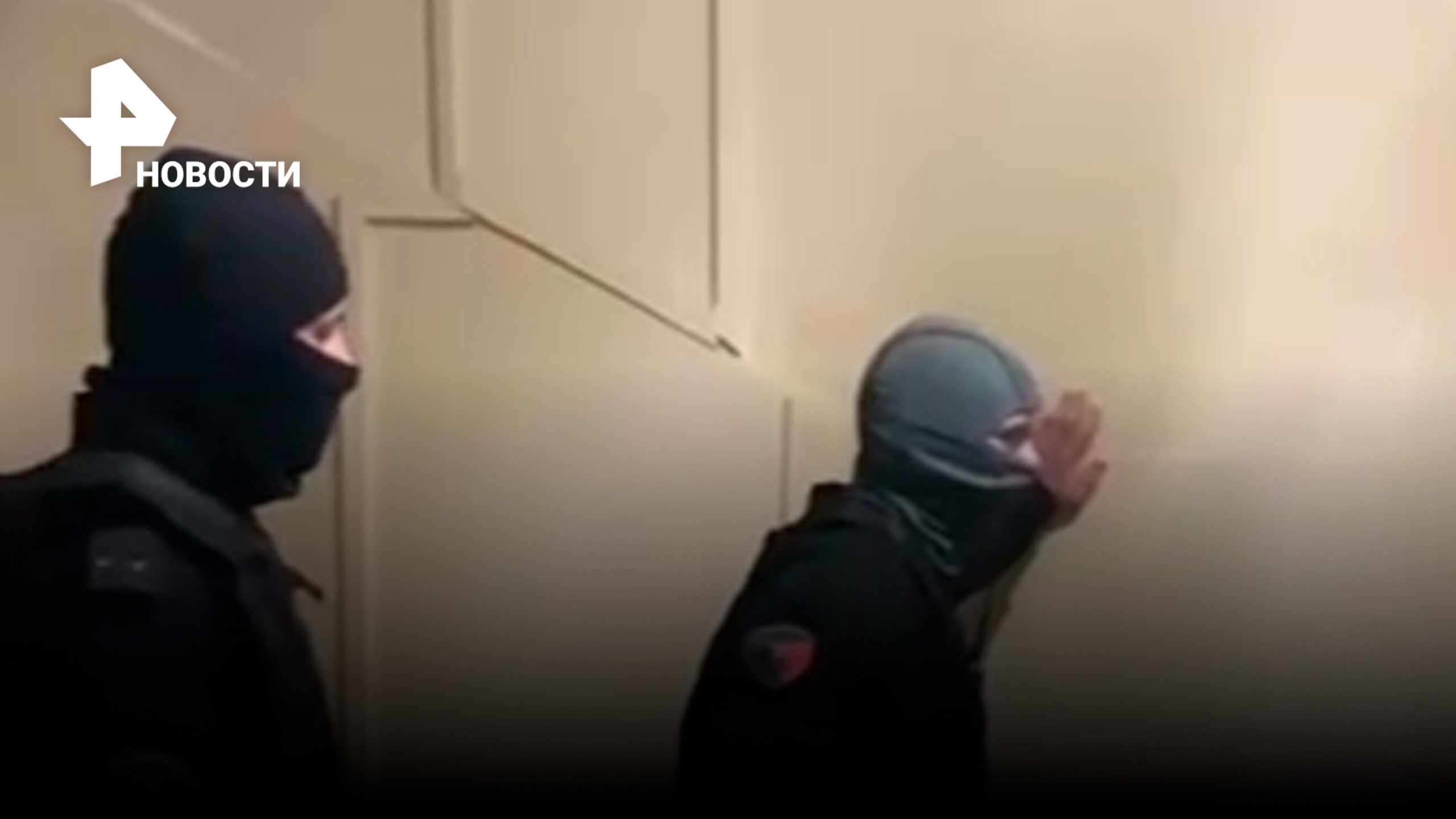 Неонацистские взгляды околофутбольных группировок: обыски в квартирах Петербурга / РЕН Новости