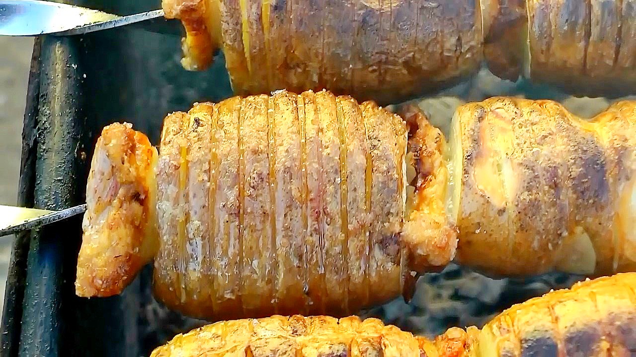 Картофель на мангале на шампурах фото