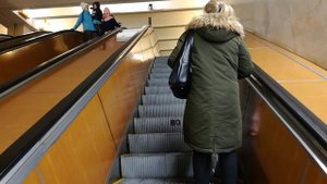 Выход в город со станции метро площадь Победы минского метрополитена