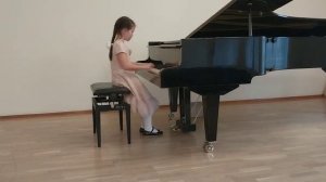 Олехнович Лиза. 8 лет. "Маленькая мазурка" В. Волков.