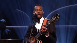 Leon Bridges - River (Live on SNL)
