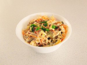 Вкусный салат "Лисичка" с курицей и корейской морковью