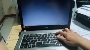 How to change boot priority sequence in BIOS Acer From UEFI to Legacy