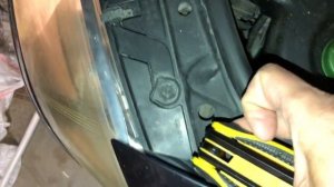 VW Passat B5 2003 Headlight adjustment Screw locations