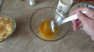 Спагетти с колбасой и сыром