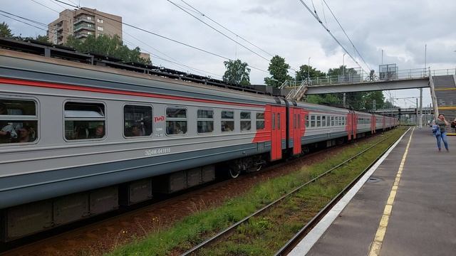ЭД4М-0418 - Прибытие на станцию Пискаревка смотреть онлайн