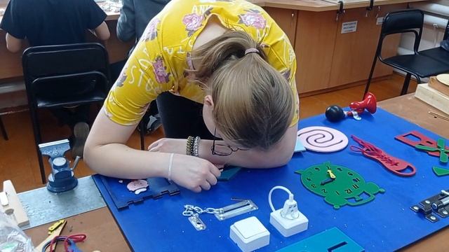 19.04.2022СборкРаботавстолярноймастерскойМОУДОЦД(Ю)ТТДетиКарабаш