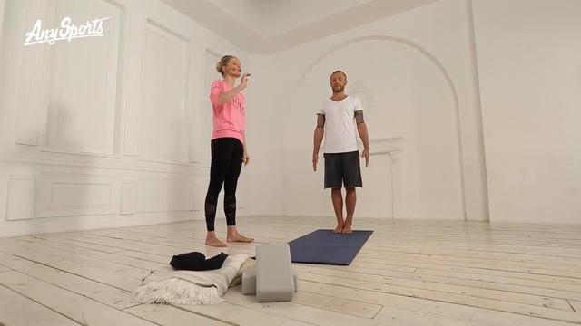 Тадасана (tadasana), поза горы.