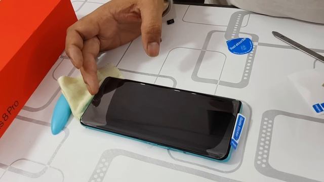 Oneplus 8 Pro / 8T Best Tempered Glass | How to Apply UV Glass смотреть онлайн