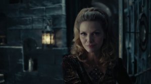 Dark Shadows - Featurette (Vampire History)