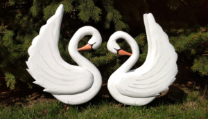 Лебеди для сада своими руками