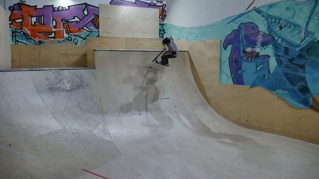Трюки на самокате в скейт парке BunnyHop #крытыйскейтпарк #трюковойсамокат #трюкинасамокате