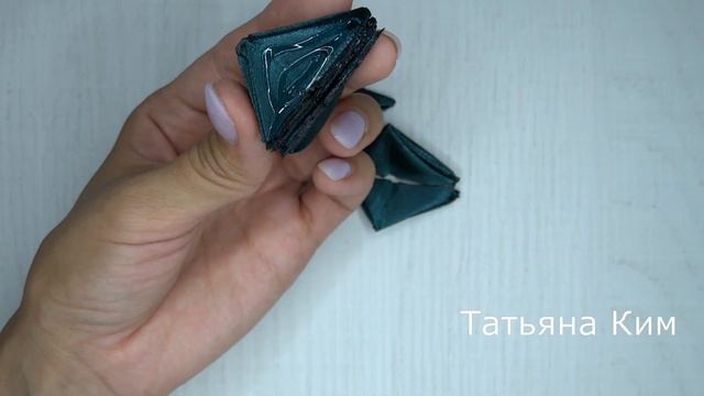 Канзаши на заколке автомат. МК канзаши в школу. Канзаши для девушек. Канзаши заколка для женщин