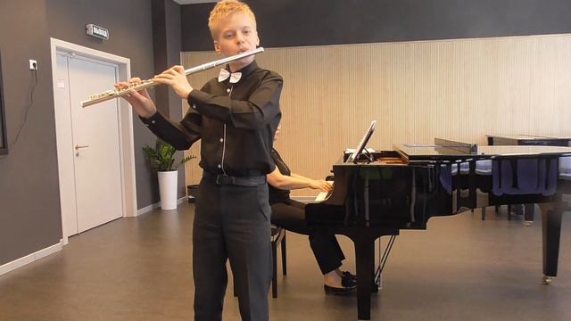 В Моцарт Концерт G dur 1часть смотреть онлайн