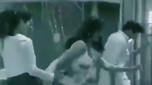 madam sir 12 April  KareEna moment karishama Singh ko pit te  dekha Madam sir ki yad das agae bapis