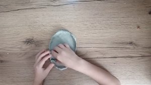 леплю из глины! тарелка с соусницей