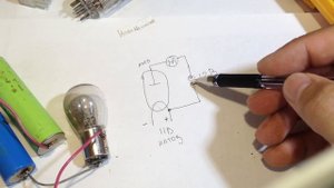 Примитивный вакуумный диод из лампы накаливания.Термоэлектронная эмиссия