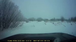 Прорываемся в деревню на стоковой Ниве по глубокому снегу