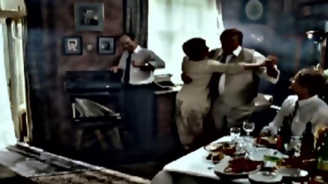 Пусть счастье в дом придёт!Оптимистичная,весёлая и лирическая песня в исполнении Аллы Васильевой!:-