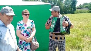 Криуша,на празднике села. Анатолий Святов с частушками.